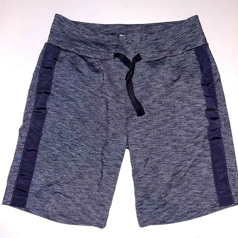 Athleta grey, pull on, tie‎ waist, bermuda length shorts- sz Small